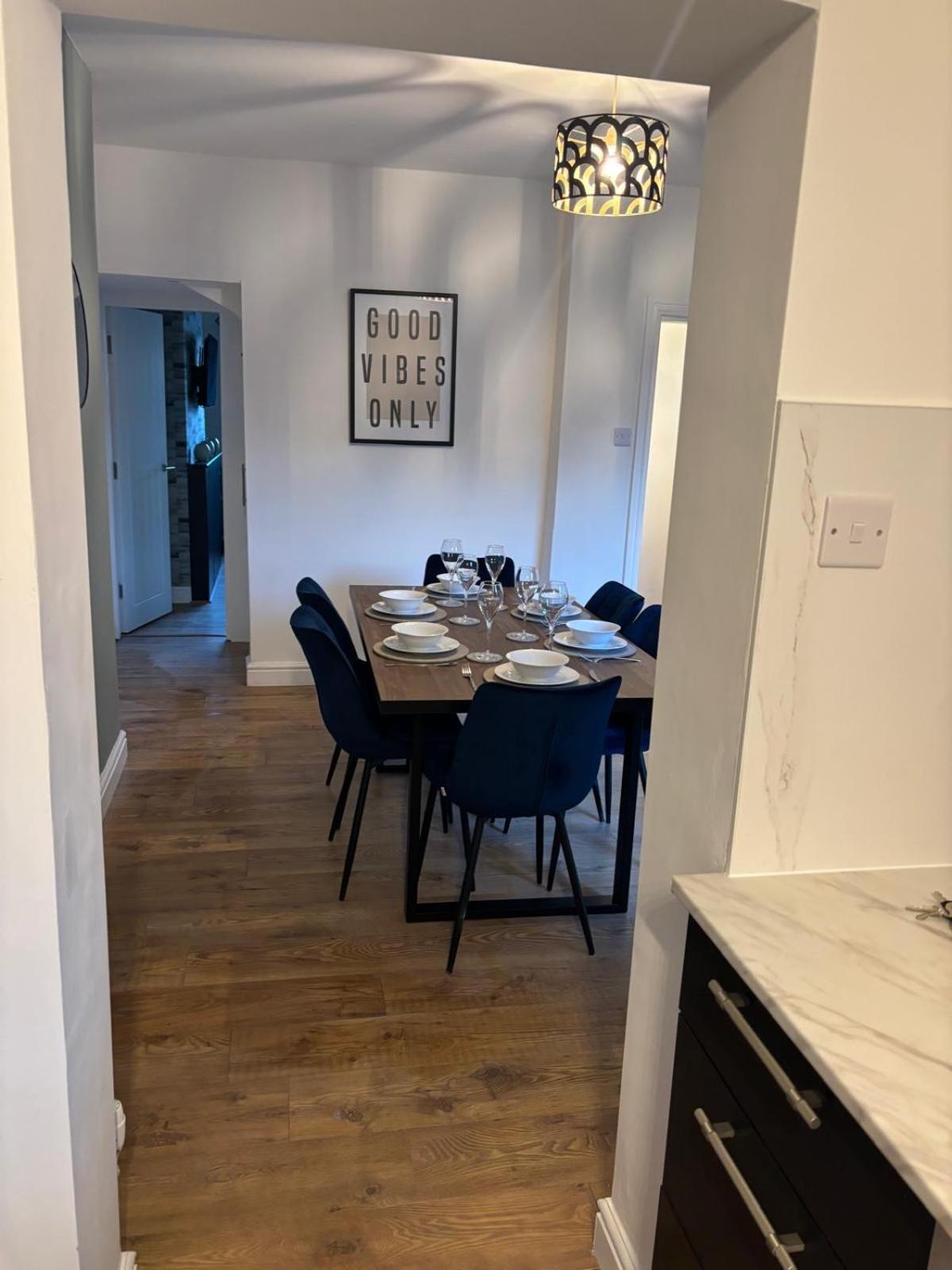 הוילה Stunning House - Sleeps 7 - 5 Mins Walk To Lincoln High Street - Parking - Wifi מראה חיצוני תמונה